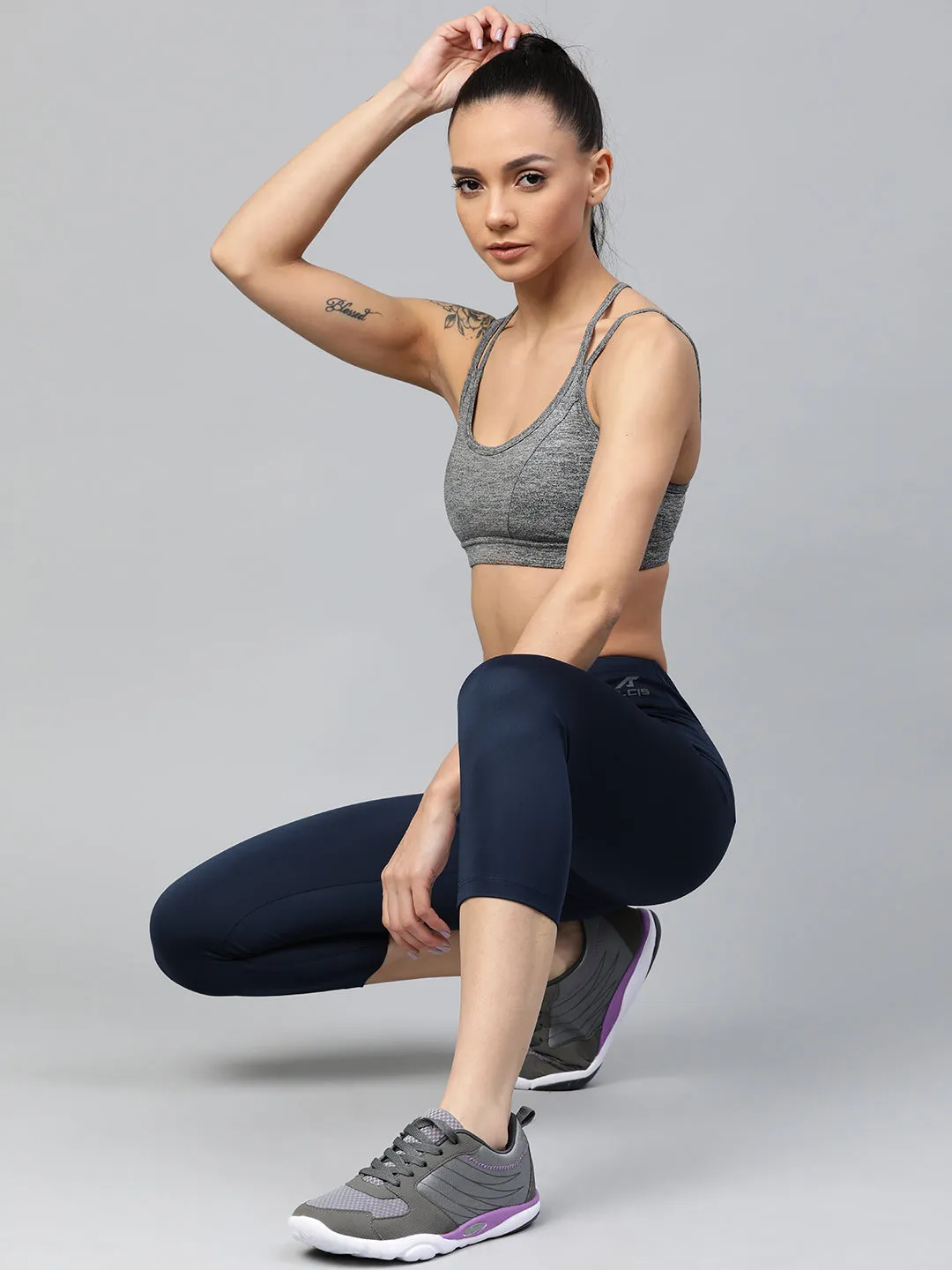 Alcis Women Navy Blue Solid Three Fourth Training Tights