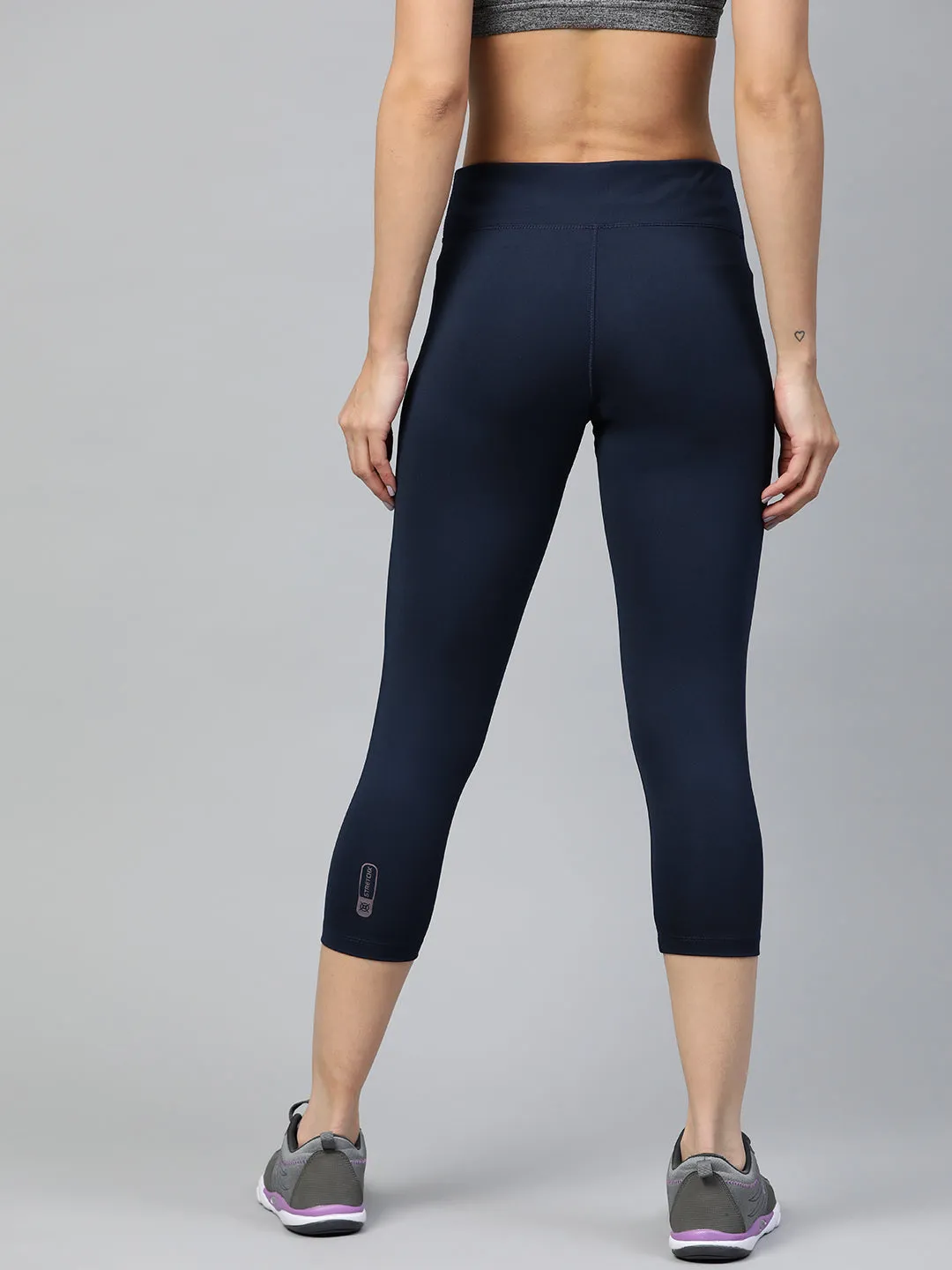 Alcis Women Navy Blue Solid Three Fourth Training Tights