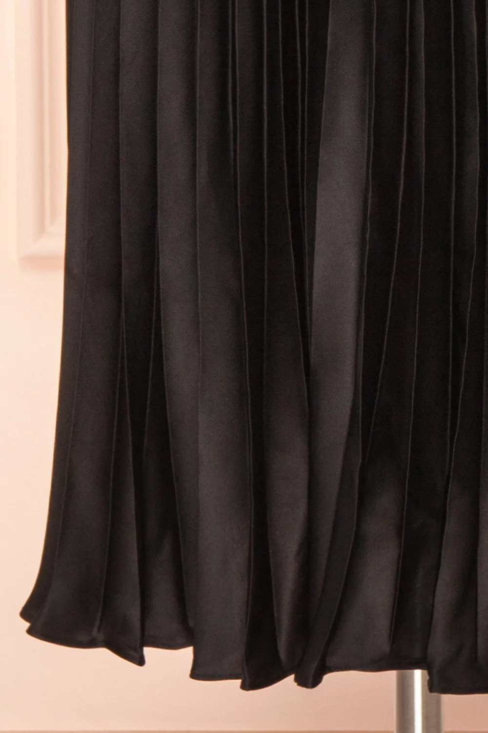 Mirys Black | Pleated Satin Midi Skirt