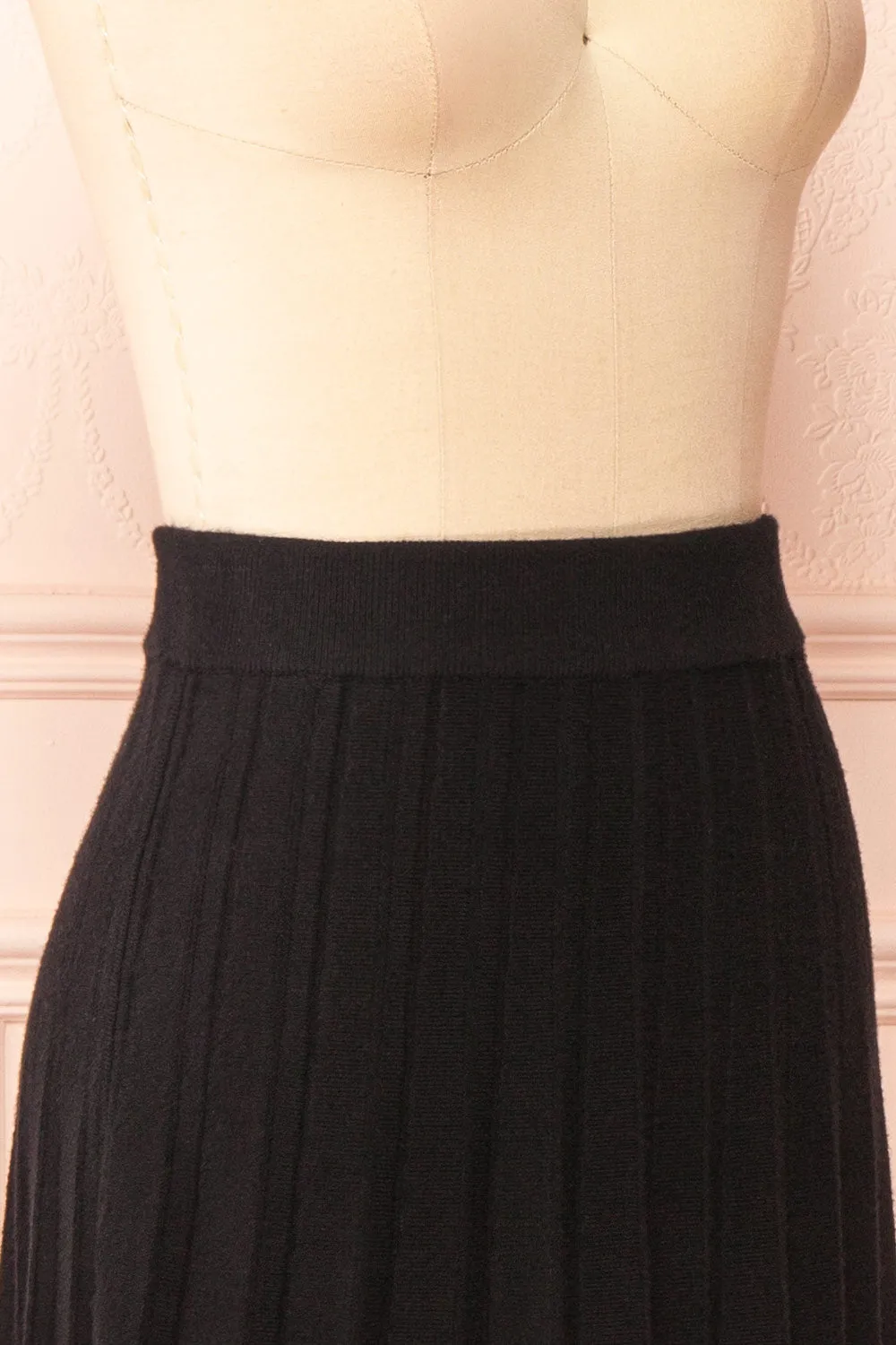 Neve Black | Midi Knit Pleated Skirt