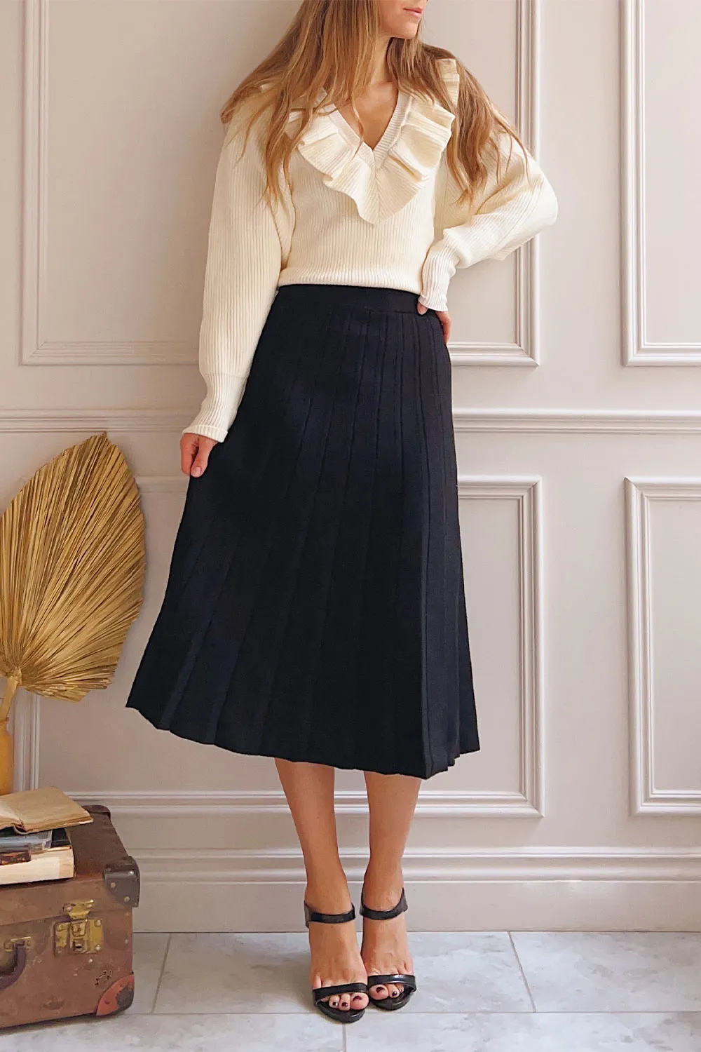 Neve Black | Midi Knit Pleated Skirt
