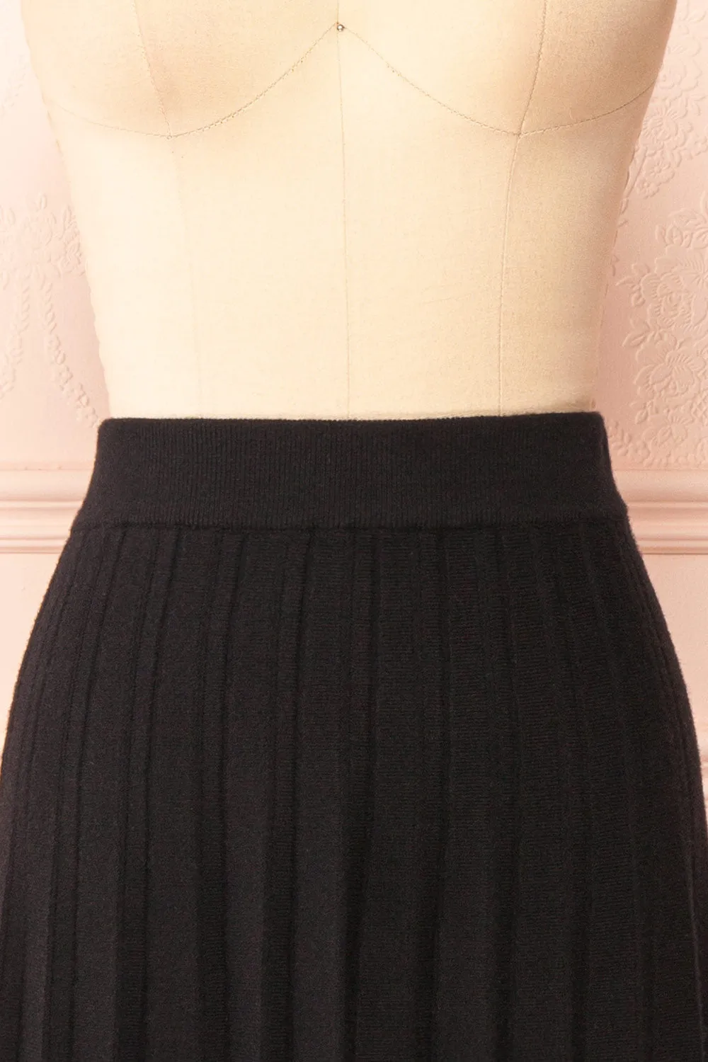 Neve Black | Midi Knit Pleated Skirt
