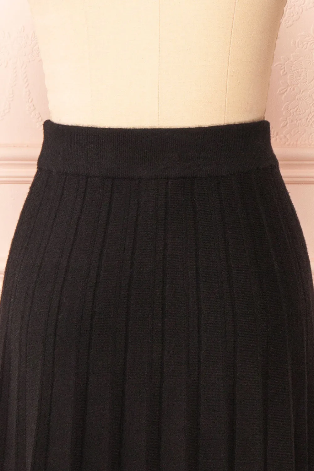 Neve Black | Midi Knit Pleated Skirt