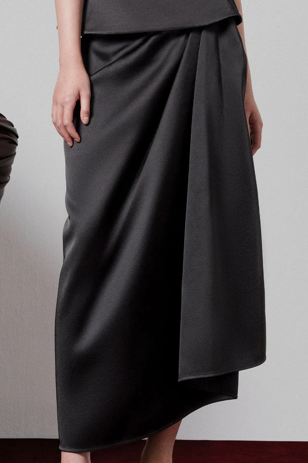 Yule Asymmetric Waist Pleated Taffeta Ankle Length Skirt
